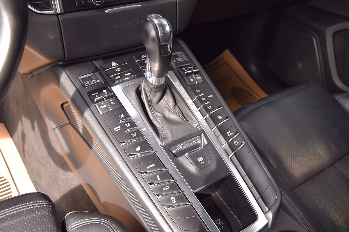 Porsche Gebrauchtwagenangebot PORSCHE MACAN 3.0L S DIESEL IN DUNKELBLAU