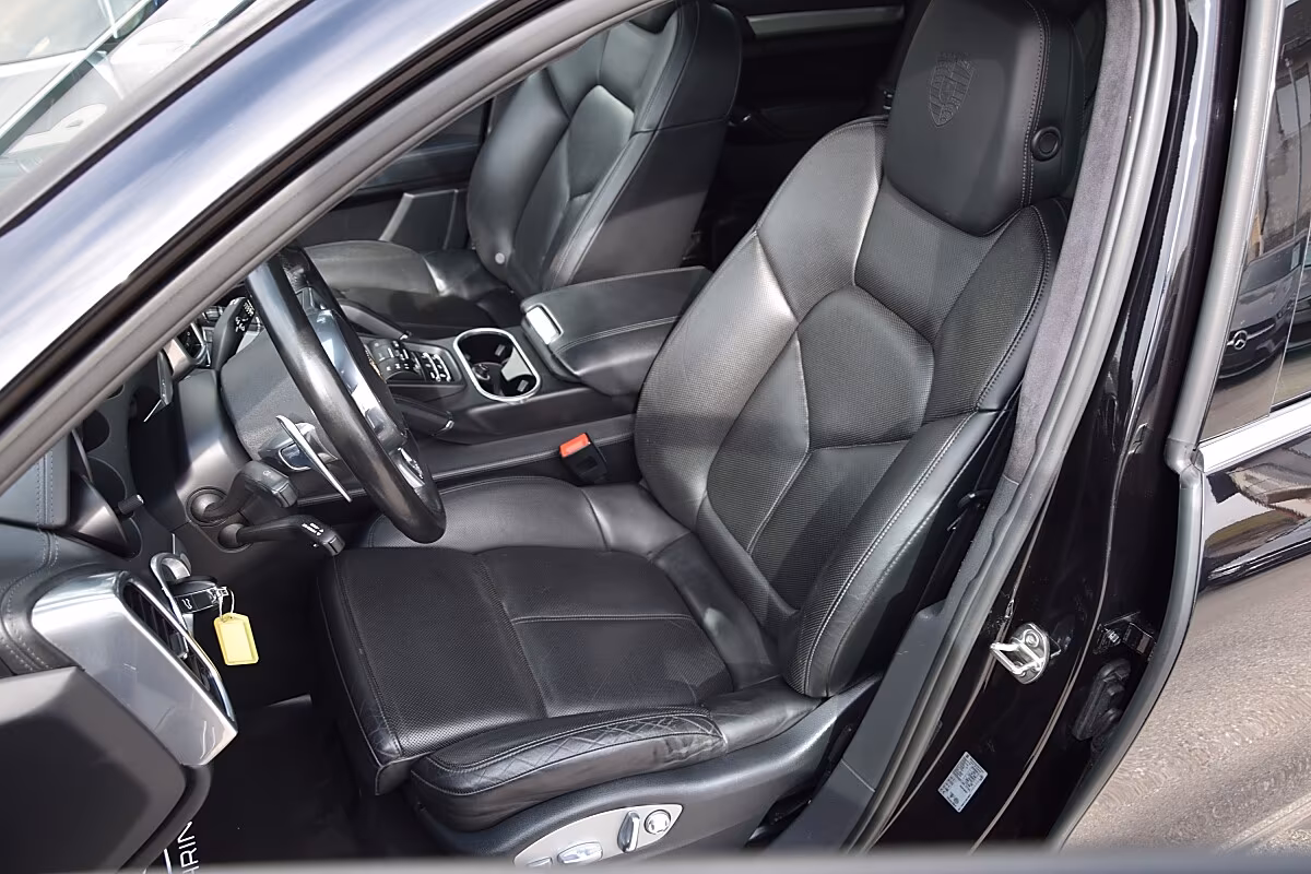 Porsche Gebrauchtwagenangebot PORSCHE CAYENNE II TURBO - SCHWARZ, SCHIEBEDACH