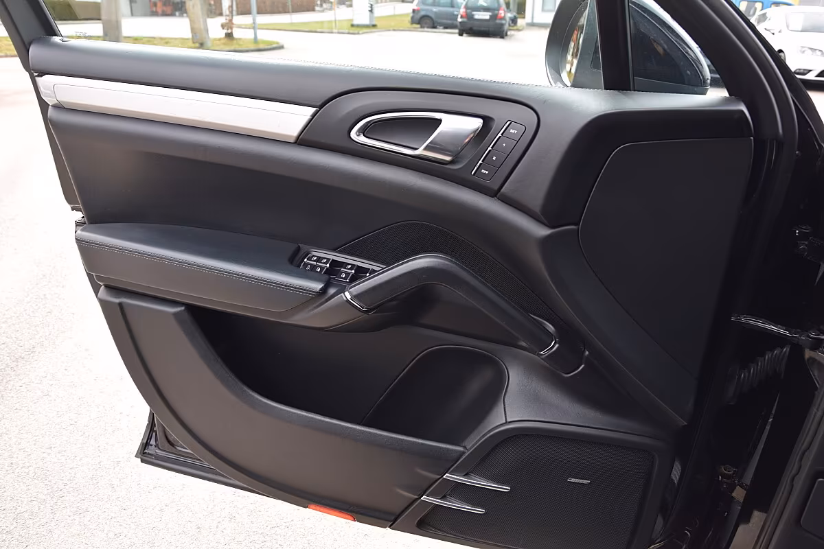 Porsche Gebrauchtwagenangebot PORSCHE CAYENNE II TURBO - SCHWARZ, SCHIEBEDACH