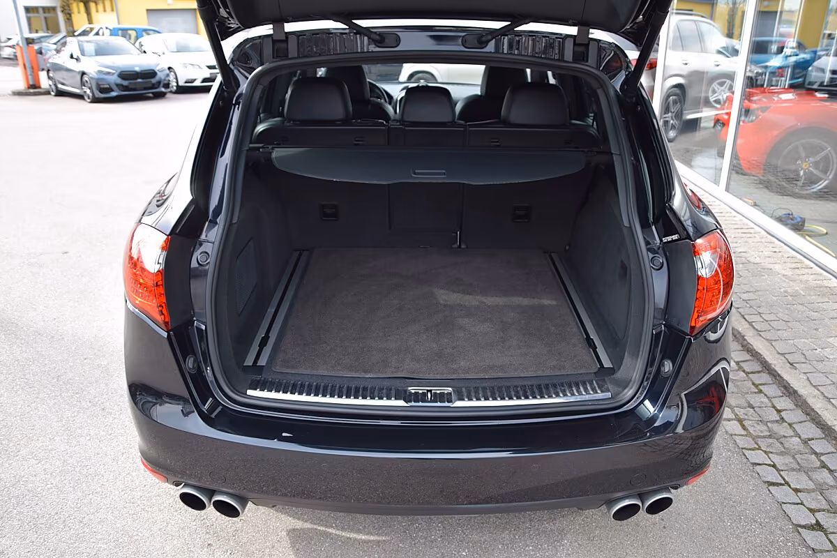 Porsche Gebrauchtwagenangebot PORSCHE CAYENNE II TURBO - SCHWARZ, SCHIEBEDACH