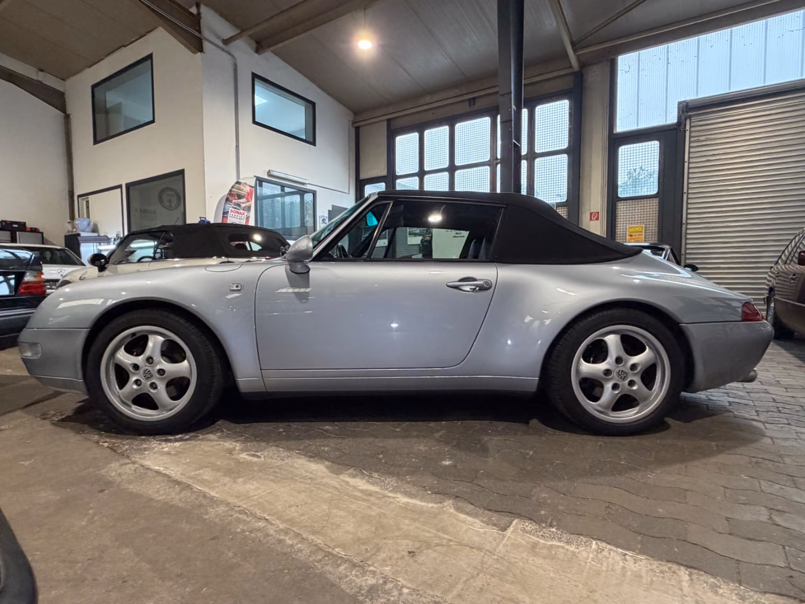 Porsche Gebrauchtwagenangebot PORSCHE 993 CARRERA 2 CABRIOLET - SCHECKHEFT, POLARSILBER