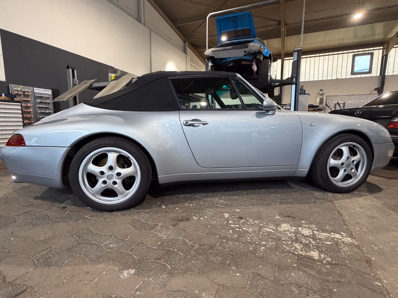 Porsche Gebrauchtwagenangebot PORSCHE 993 CARRERA 2 CABRIOLET - SCHECKHEFT, POLARSILBER