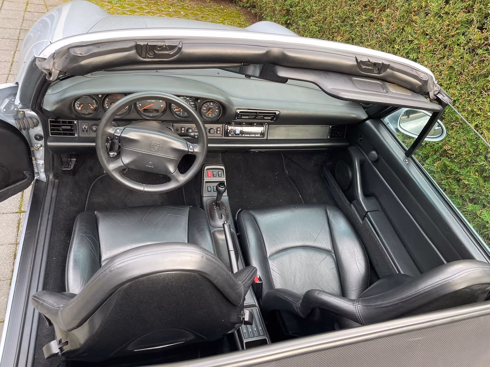 Porsche Gebrauchtwagenangebot PORSCHE 993 CARRERA 2 CABRIOLET - SCHECKHEFT, POLARSILBER