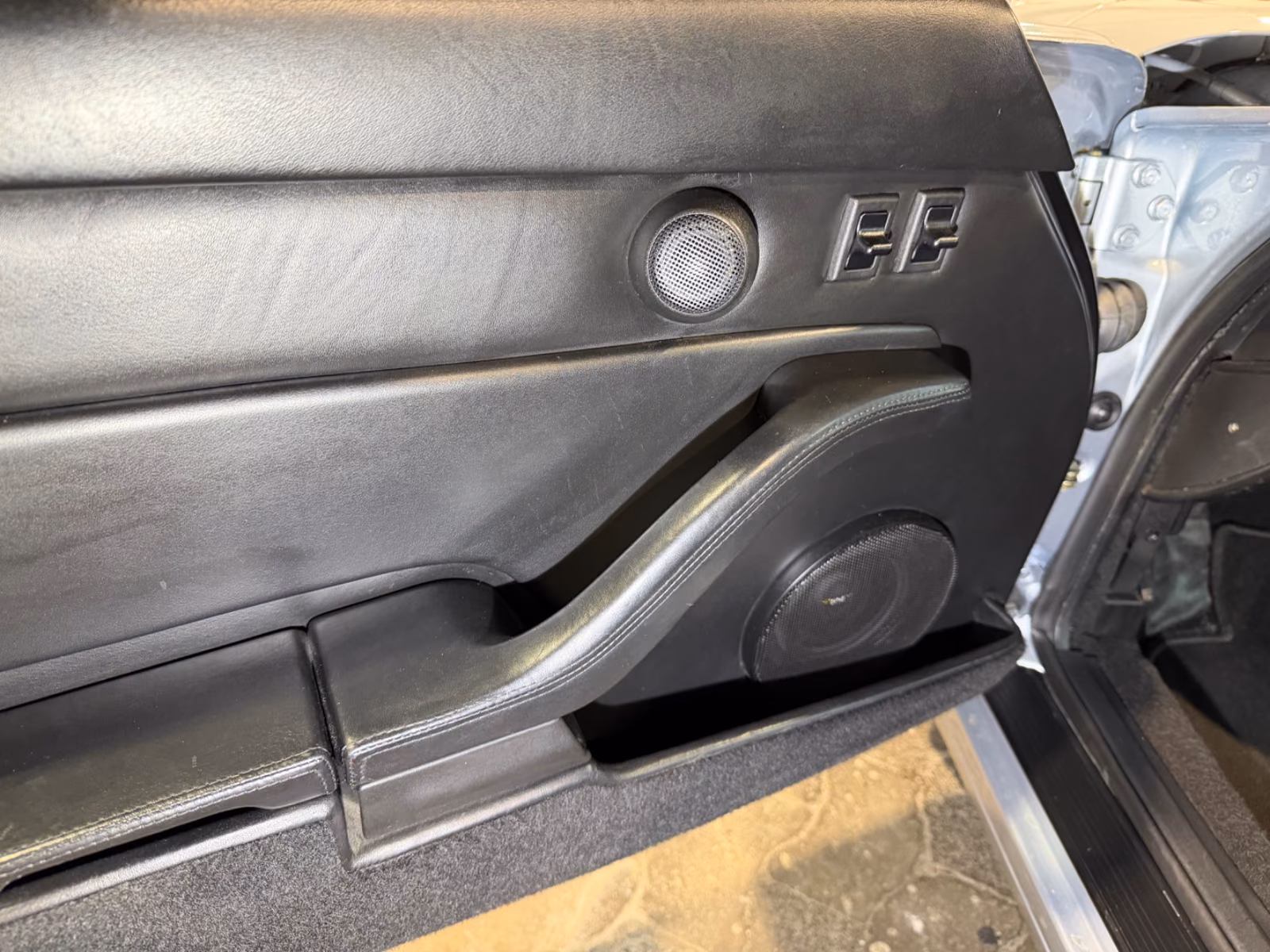 Porsche Gebrauchtwagenangebot PORSCHE 993 CARRERA 2 CABRIOLET - SCHECKHEFT, POLARSILBER