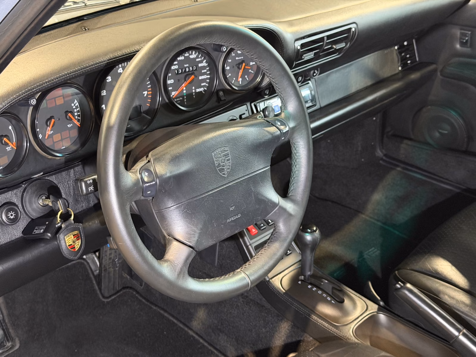 Porsche Gebrauchtwagenangebot PORSCHE 993 CARRERA 2 CABRIOLET - SCHECKHEFT, POLARSILBER