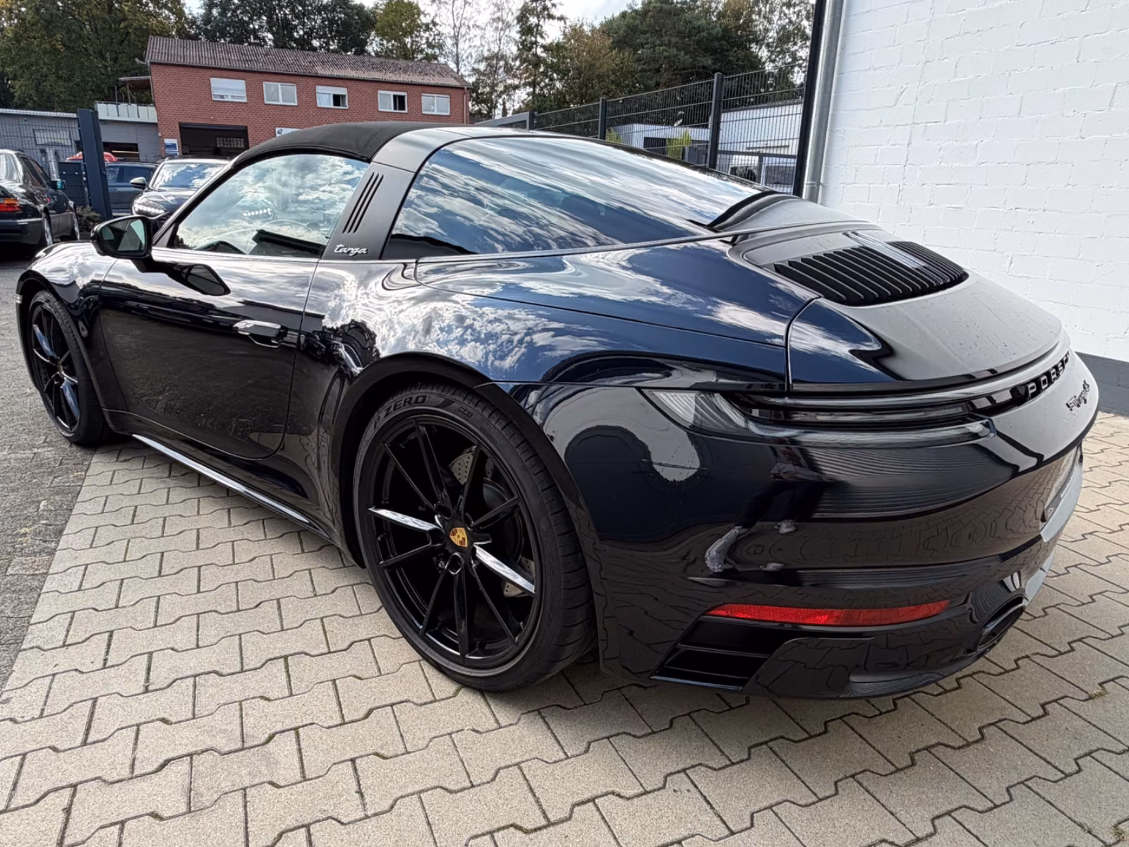 PORSCHE 992 TARGA 4S IN SCHWARZ - 1. HAND, LIFTSYSTEM