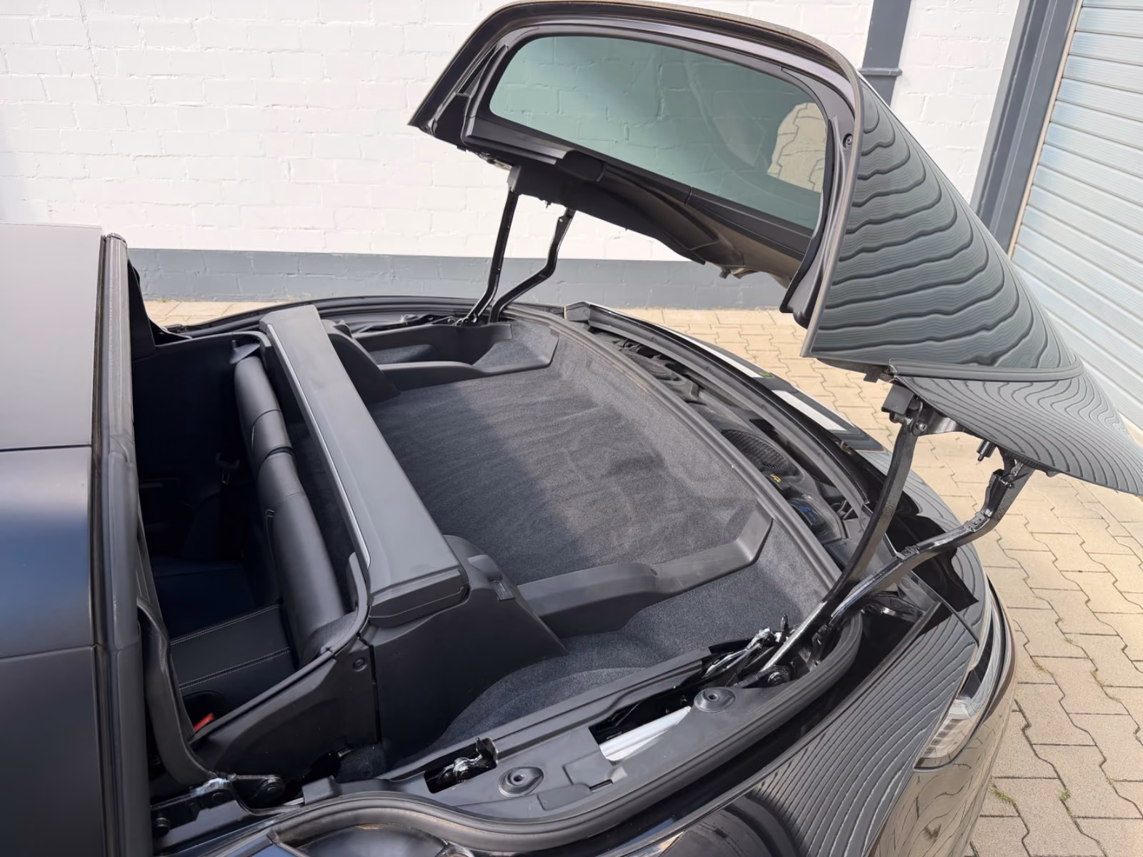 Porsche Gebrauchtwagenangebot PORSCHE 992 TARGA 4S IN SCHWARZ - 1. HAND, LIFTSYSTEM