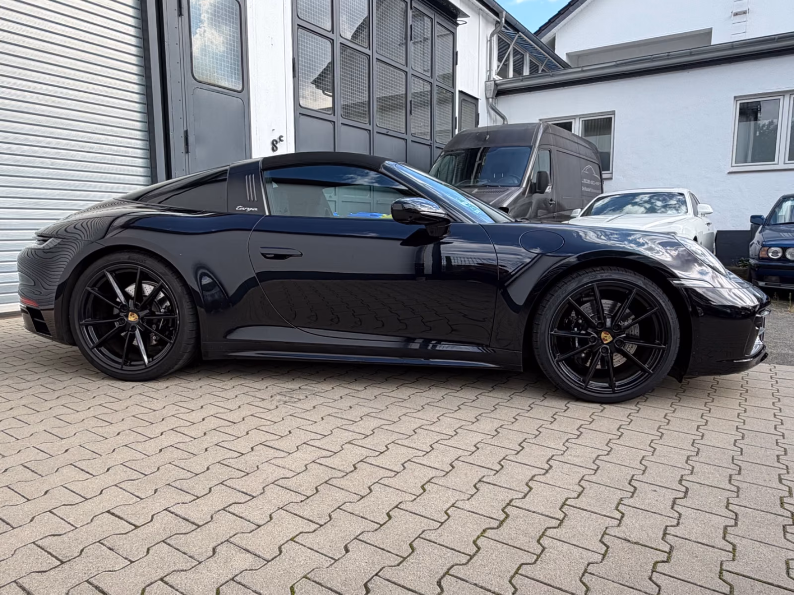 Porsche Gebrauchtwagenangebot PORSCHE 992 TARGA 4S IN SCHWARZ - 1. HAND, LIFTSYSTEM