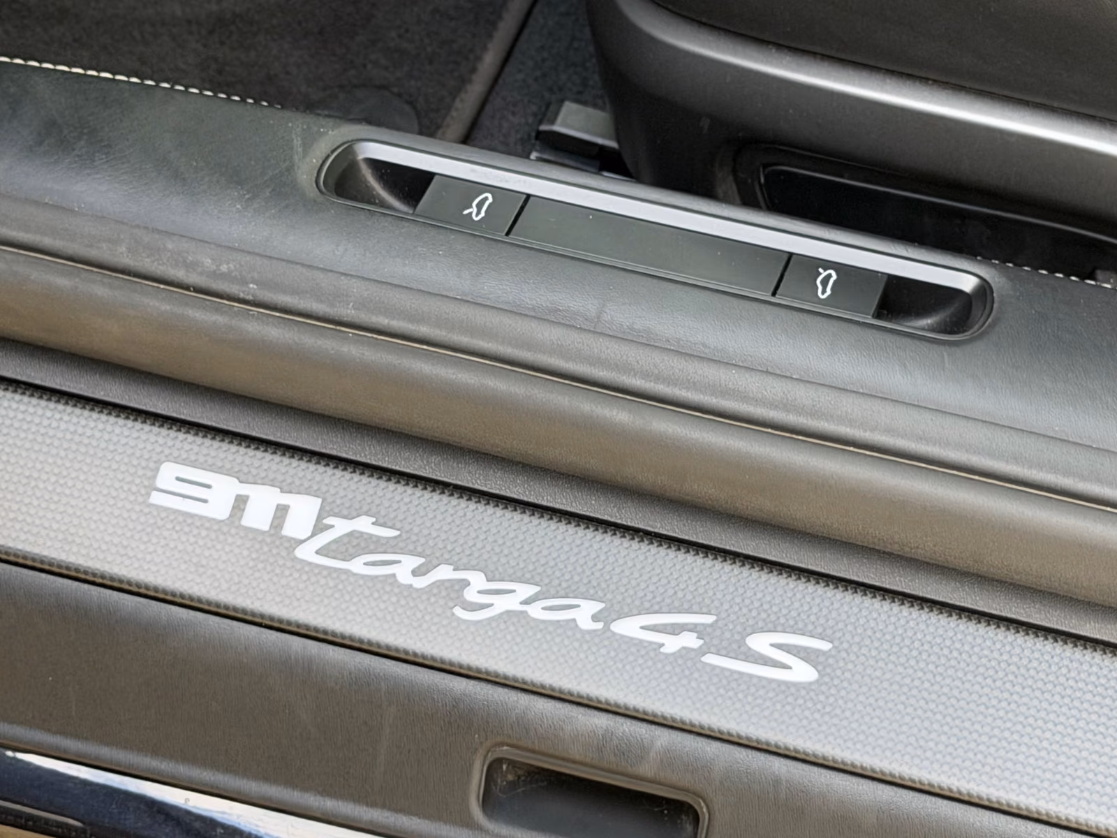 Porsche Gebrauchtwagenangebot PORSCHE 992 TARGA 4S IN SCHWARZ - 1. HAND, LIFTSYSTEM