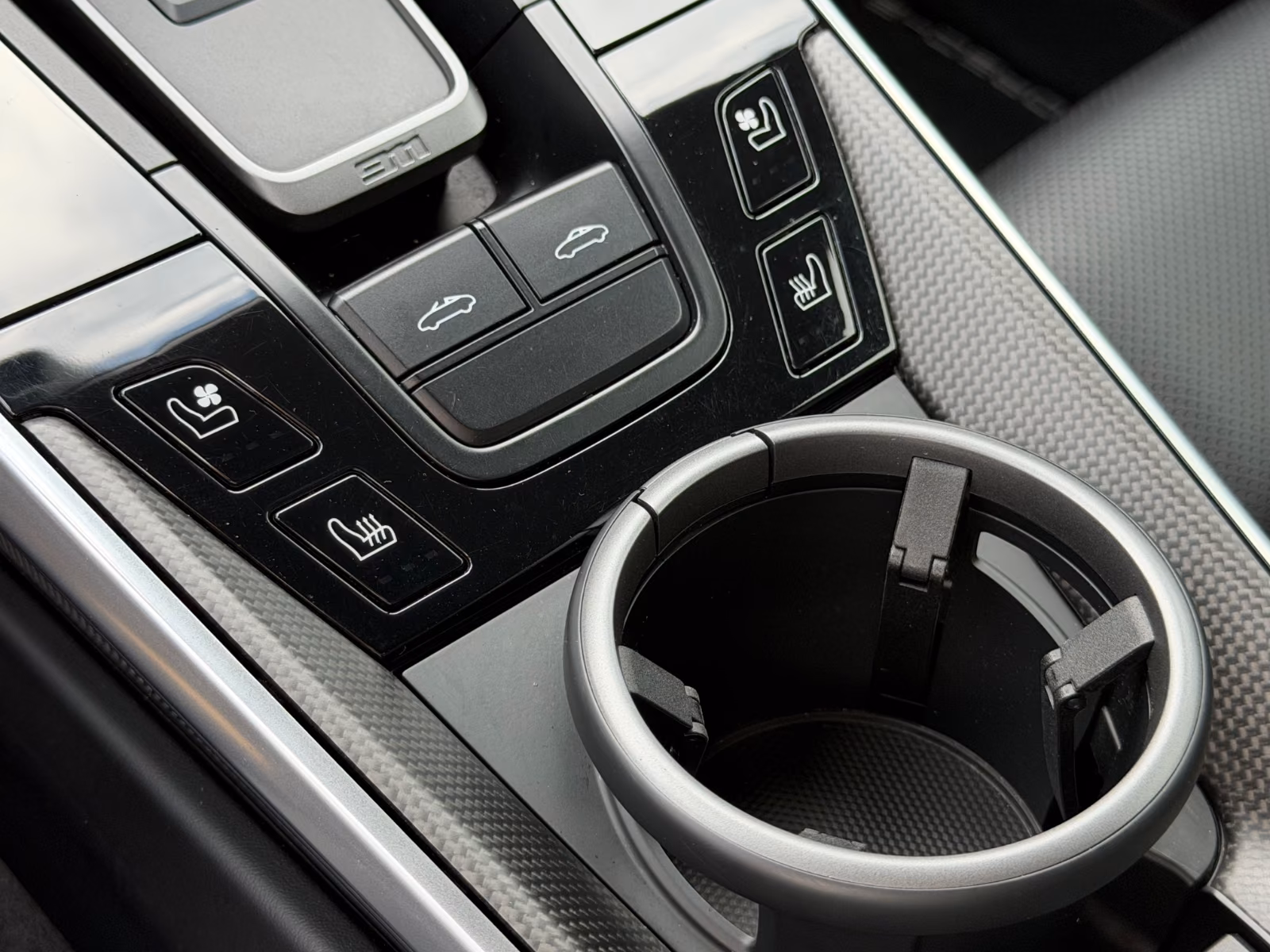 Porsche Gebrauchtwagenangebot PORSCHE 992 TARGA 4S IN SCHWARZ - 1. HAND, LIFTSYSTEM