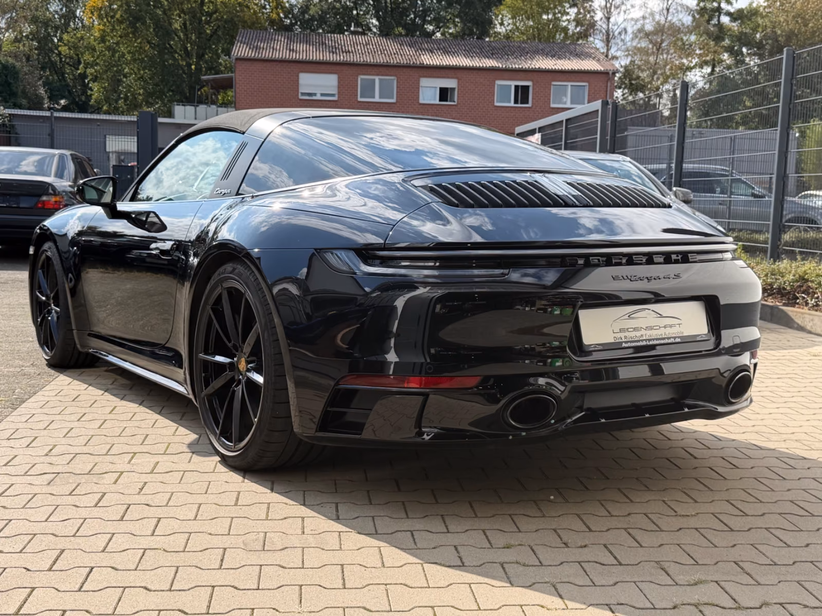 Porsche Gebrauchtwagenangebot PORSCHE 992 TARGA 4S IN SCHWARZ - 1. HAND, LIFTSYSTEM