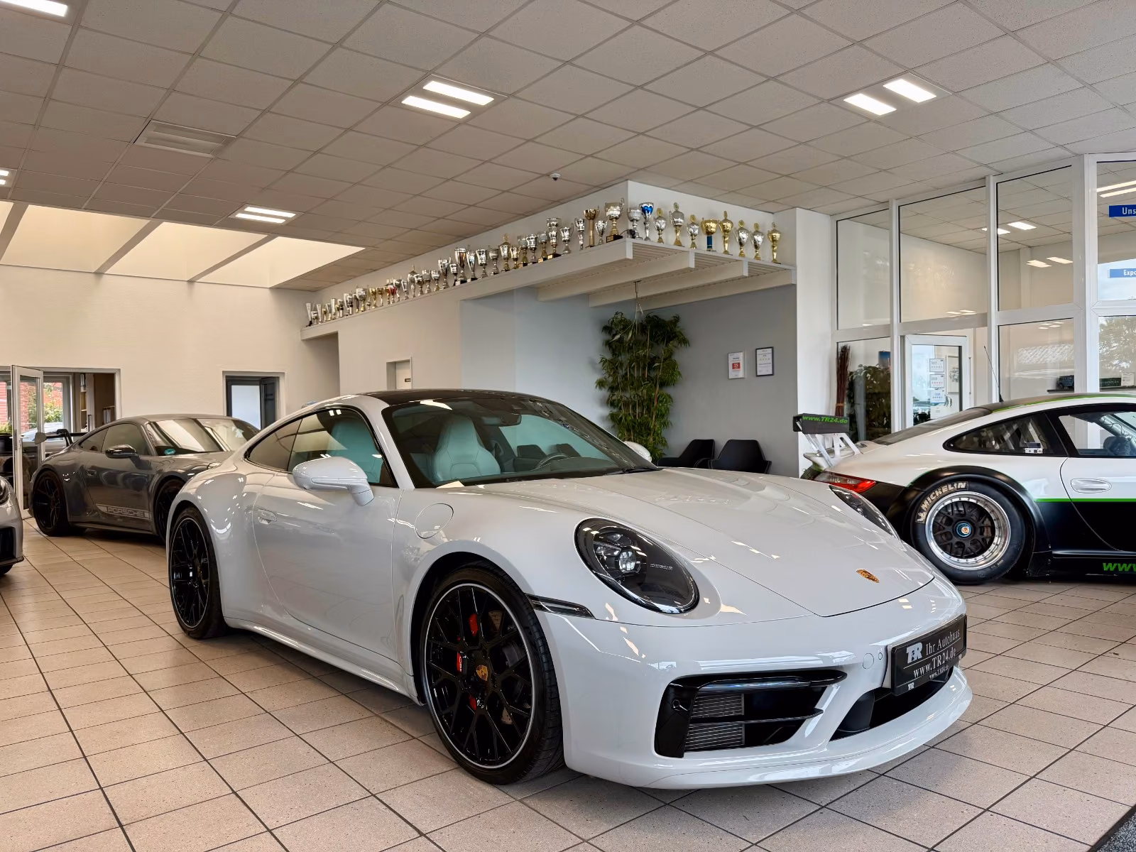 PORSCHE 992 CARRERA 4S IN KREIDE