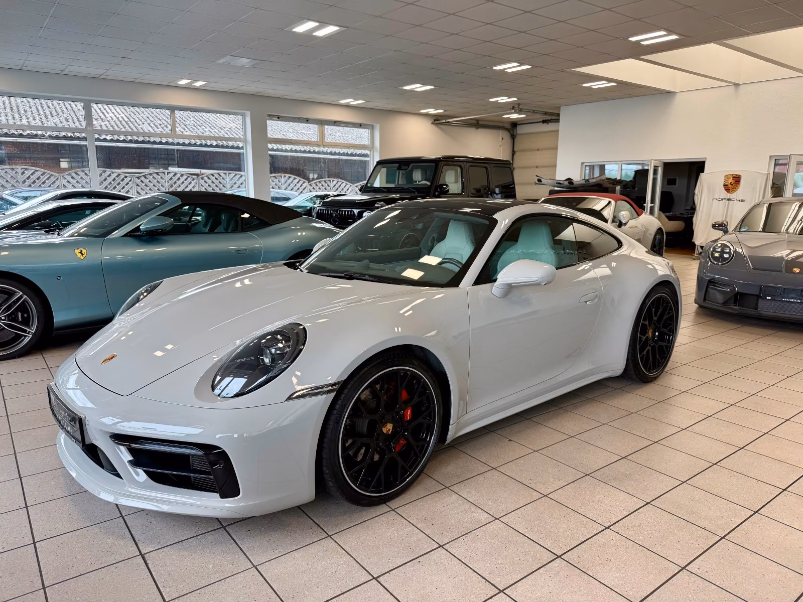 Porsche Gebrauchtwagenangebot PORSCHE 992 CARRERA 4S IN KREIDE