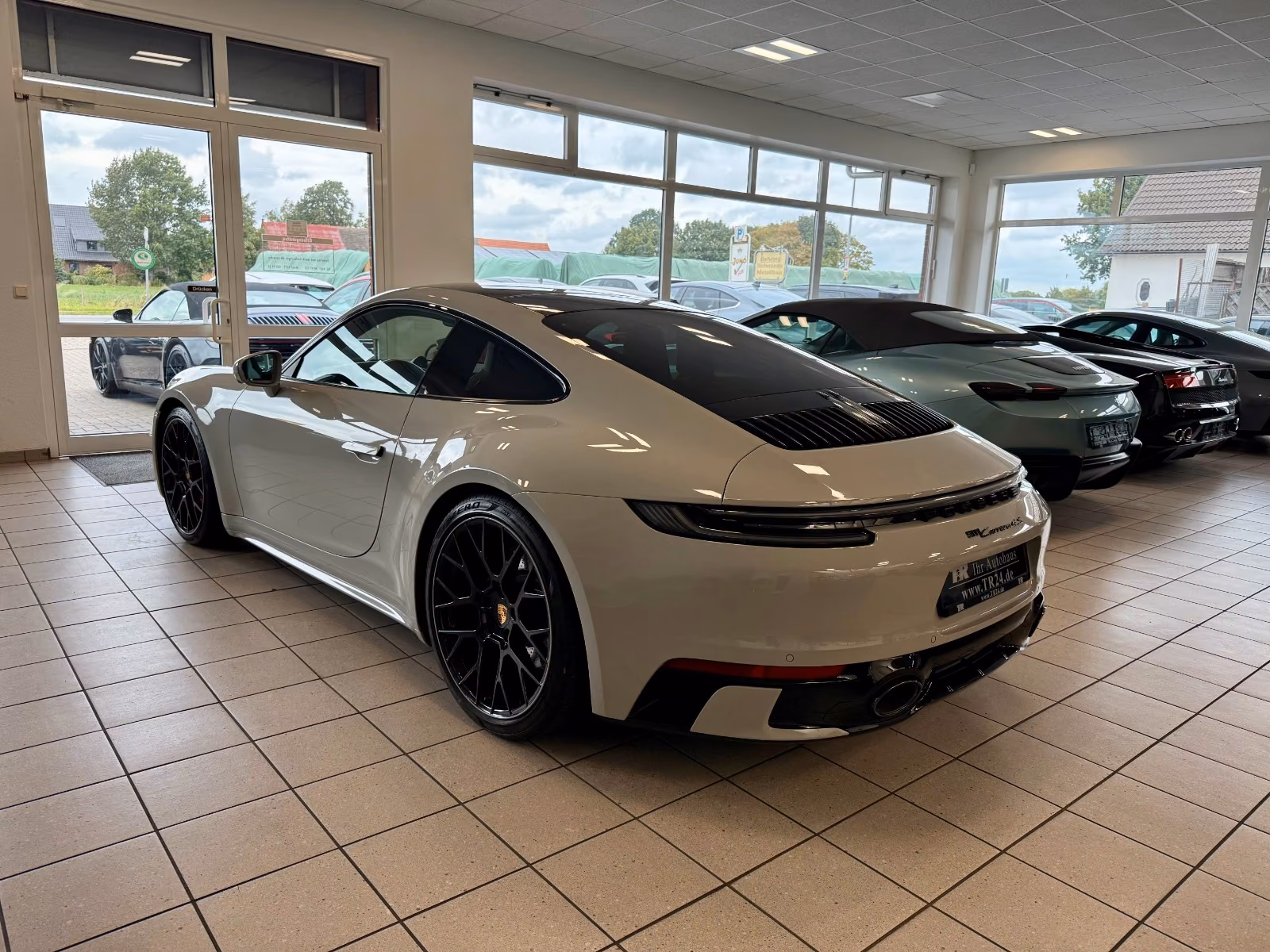 Porsche Gebrauchtwagenangebot PORSCHE 992 CARRERA 4S IN KREIDE
