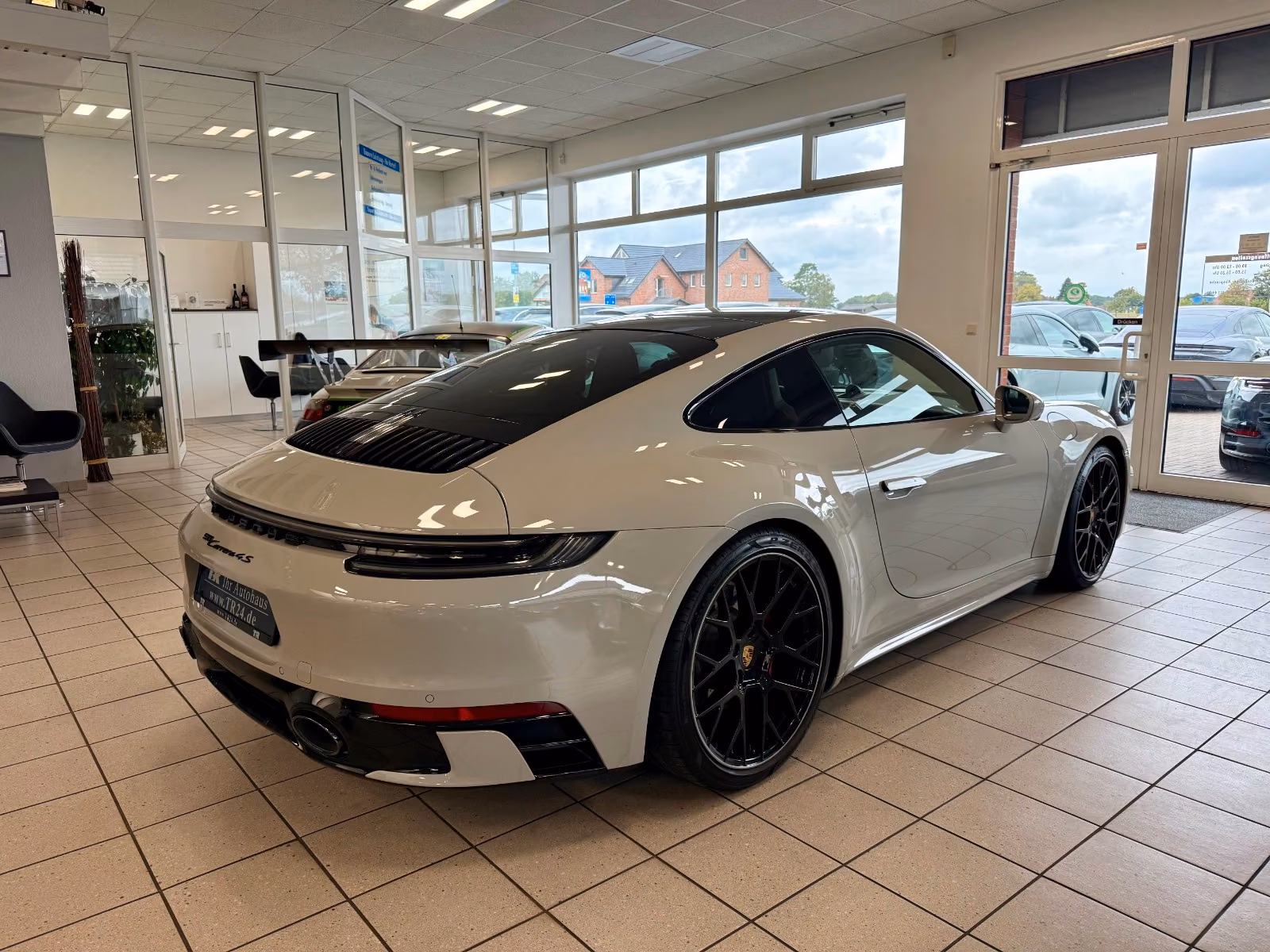 Porsche Gebrauchtwagenangebot PORSCHE 992 CARRERA 4S IN KREIDE