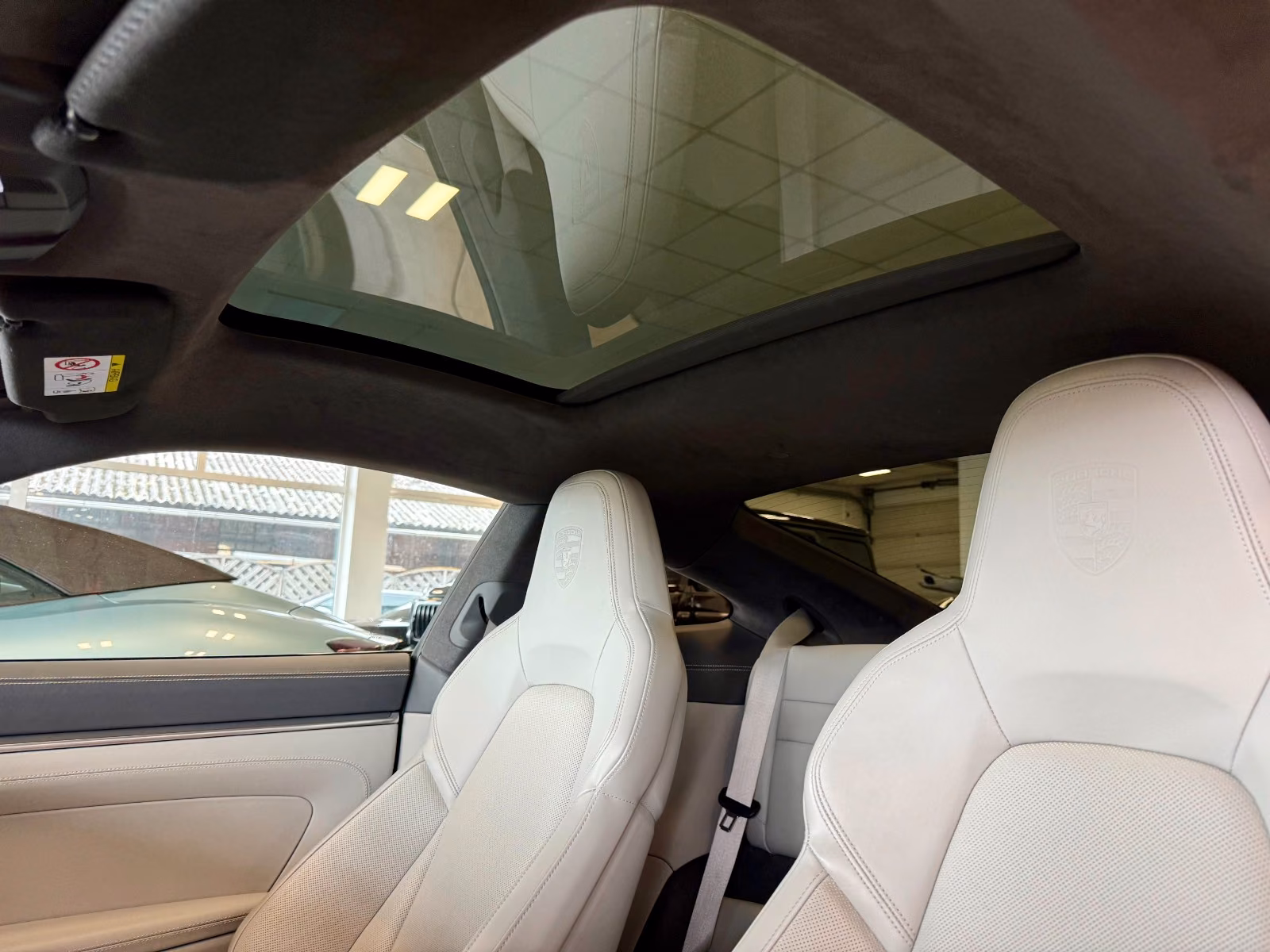 Porsche Gebrauchtwagenangebot PORSCHE 992 CARRERA 4S IN KREIDE