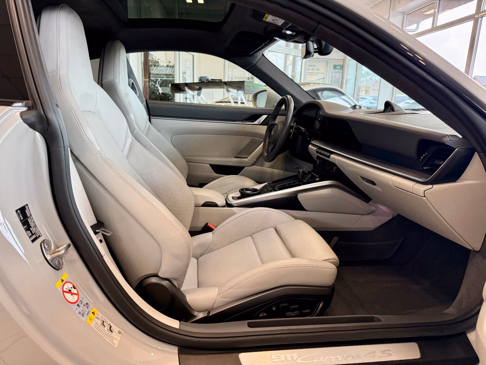 Porsche Gebrauchtwagenangebot PORSCHE 992 CARRERA 4S IN KREIDE