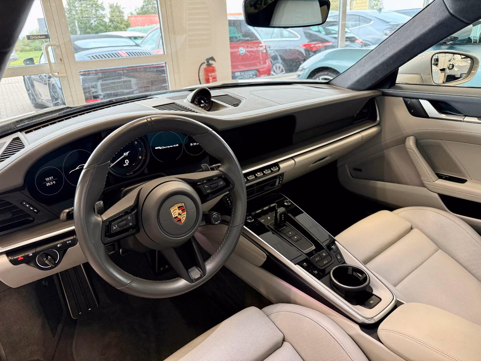 Porsche Gebrauchtwagenangebot PORSCHE 992 CARRERA 4S IN KREIDE