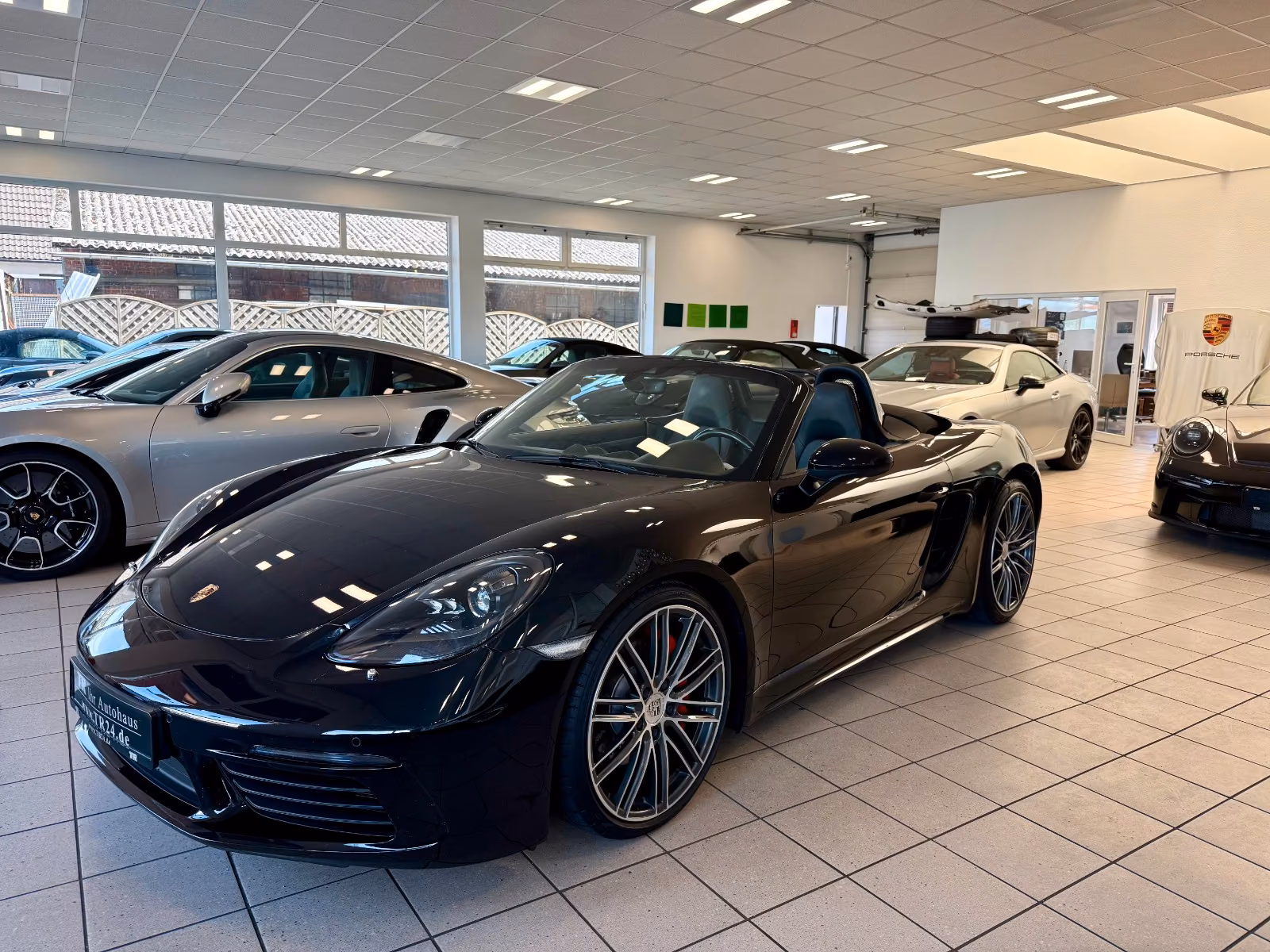 Porsche Gebrauchtwagenangebot PORSCHE BOXSTER S (718) IN TIEFSCHWARZ, 2. HAND