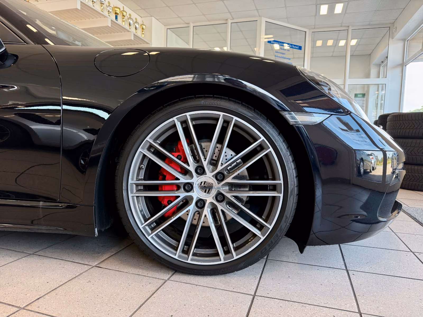 Porsche Gebrauchtwagenangebot PORSCHE BOXSTER S (718) IN TIEFSCHWARZ, 2. HAND