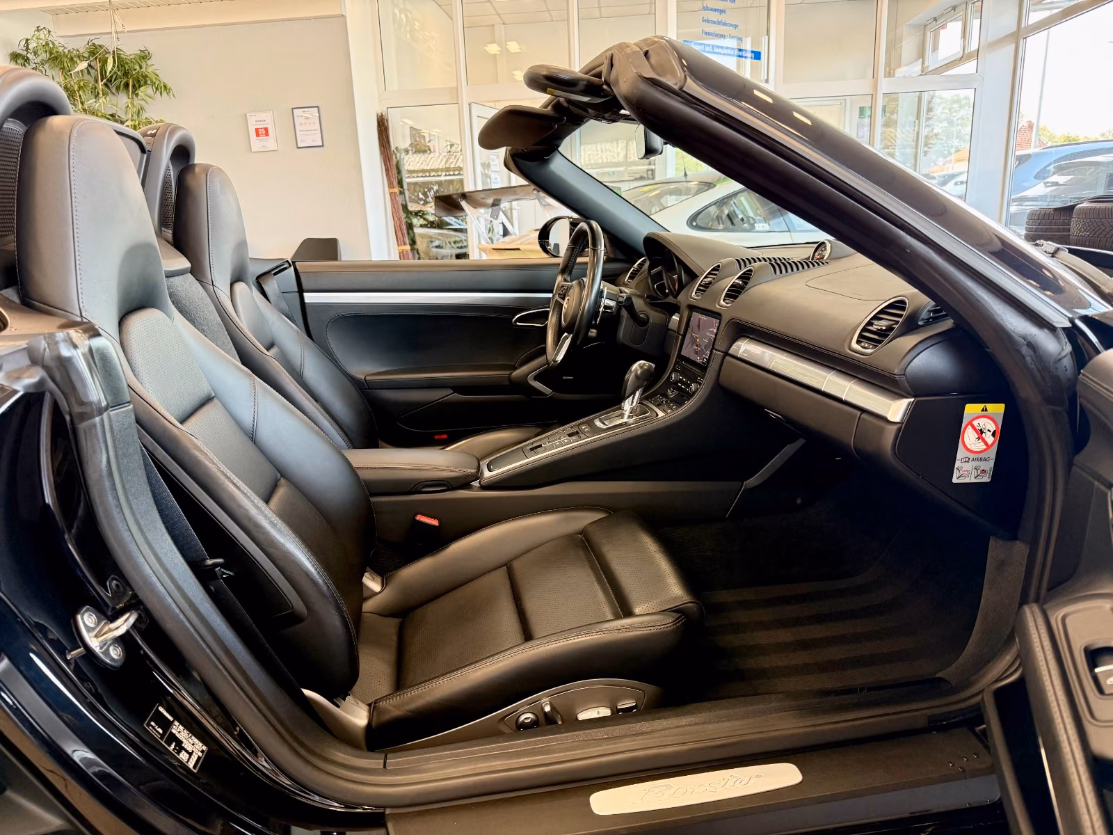 Porsche Gebrauchtwagenangebot PORSCHE BOXSTER S (718) IN TIEFSCHWARZ, 2. HAND