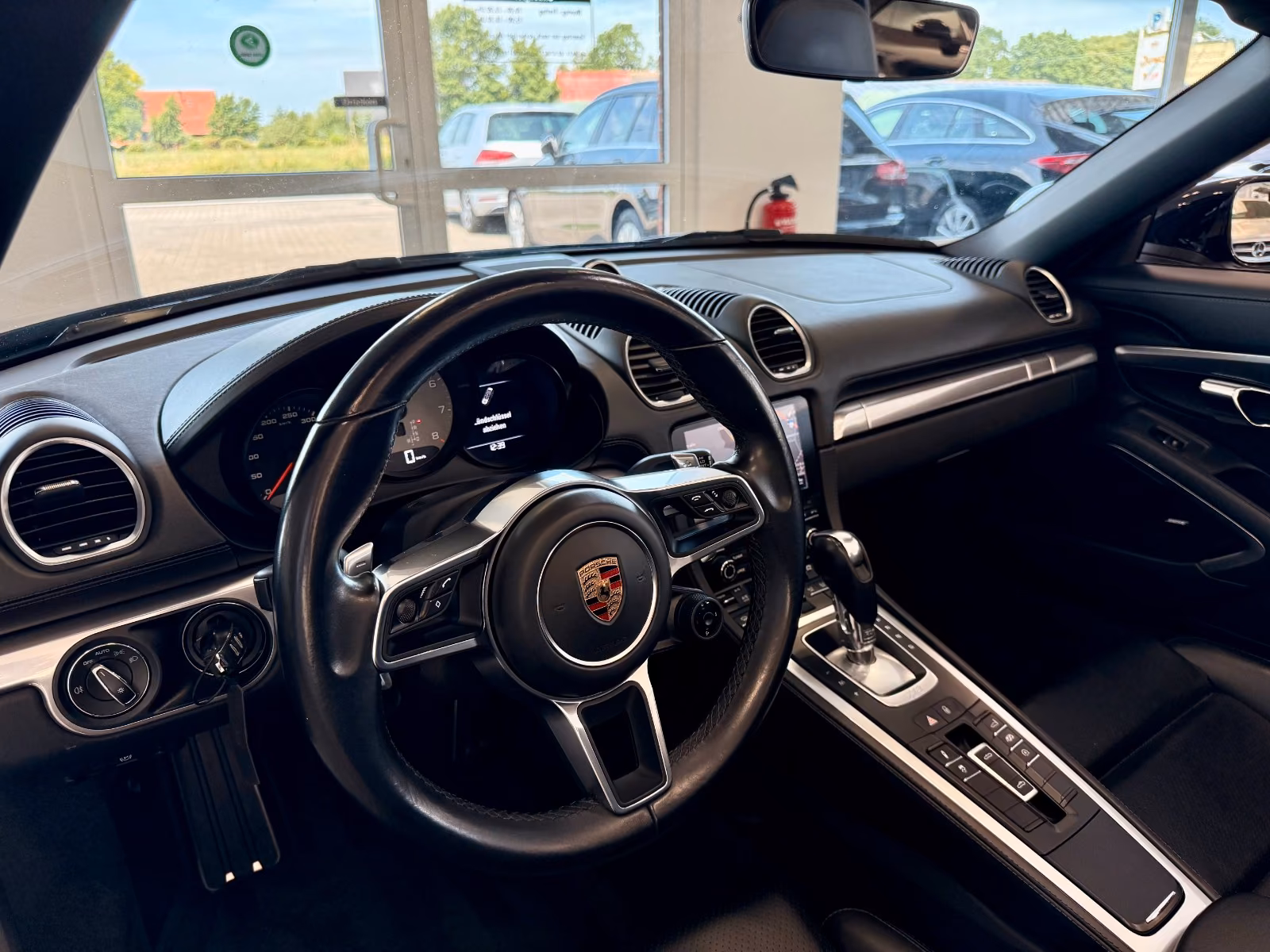 Porsche Gebrauchtwagenangebot PORSCHE BOXSTER S (718) IN TIEFSCHWARZ, 2. HAND