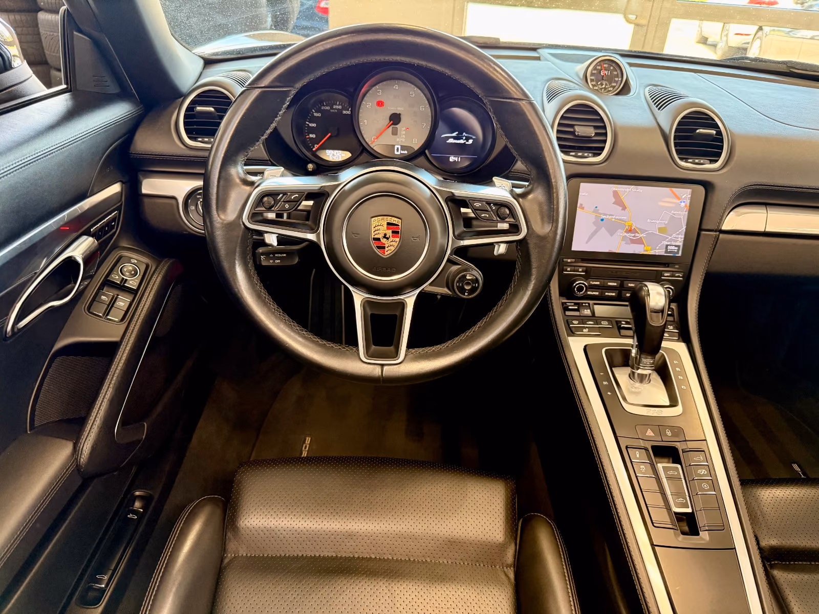 Porsche Gebrauchtwagenangebot PORSCHE BOXSTER S (718) IN TIEFSCHWARZ, 2. HAND