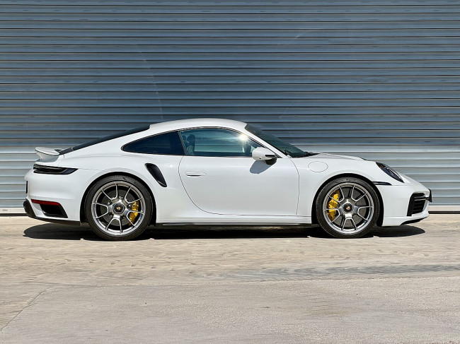 Porsche Gebrauchtwagenangebot PORSCHE 992.1 TURBO S COUPE IN CARRERAWEISS