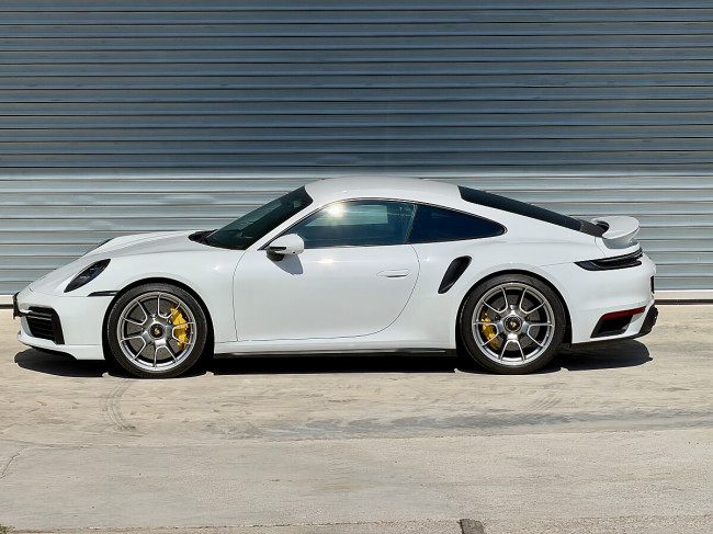 Porsche Gebrauchtwagenangebot PORSCHE 992.1 TURBO S COUPE IN CARRERAWEISS