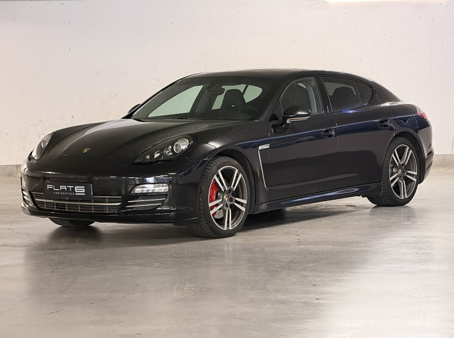 PORSCHE PANAMERA 4 PLATINIUM EDITION IN SCHWARZ