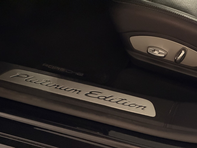 Porsche Gebrauchtwagenangebot PORSCHE PANAMERA 4 PLATINIUM EDITION IN SCHWARZ