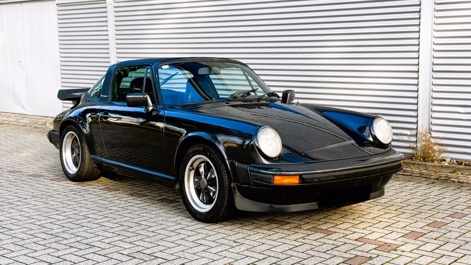 PORSCHE 911 SC 3.0L TARGA - SCHWARZ-METALLIC