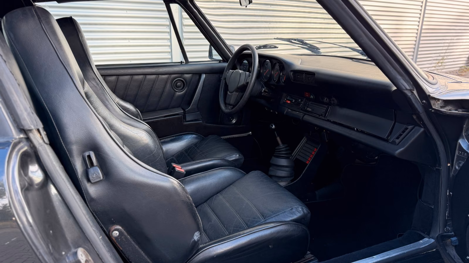 Porsche Gebrauchtwagenangebot PORSCHE 911 SC 3.0L TARGA - SCHWARZ-METALLIC