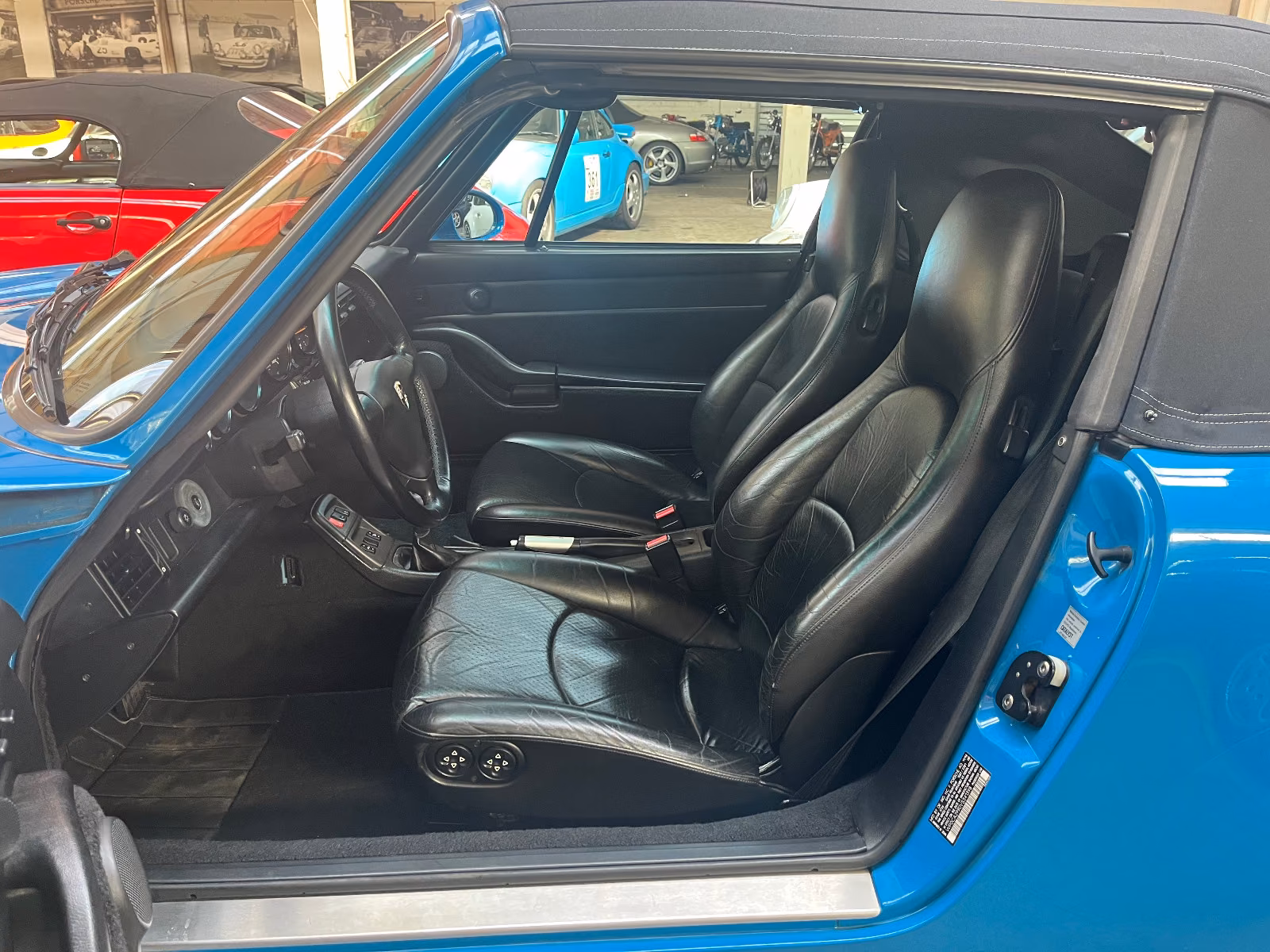 Porsche Gebrauchtwagenangebot PORSCHE 993 CARRERA 2 CABRIOLET IN BLAUTÜRKIS