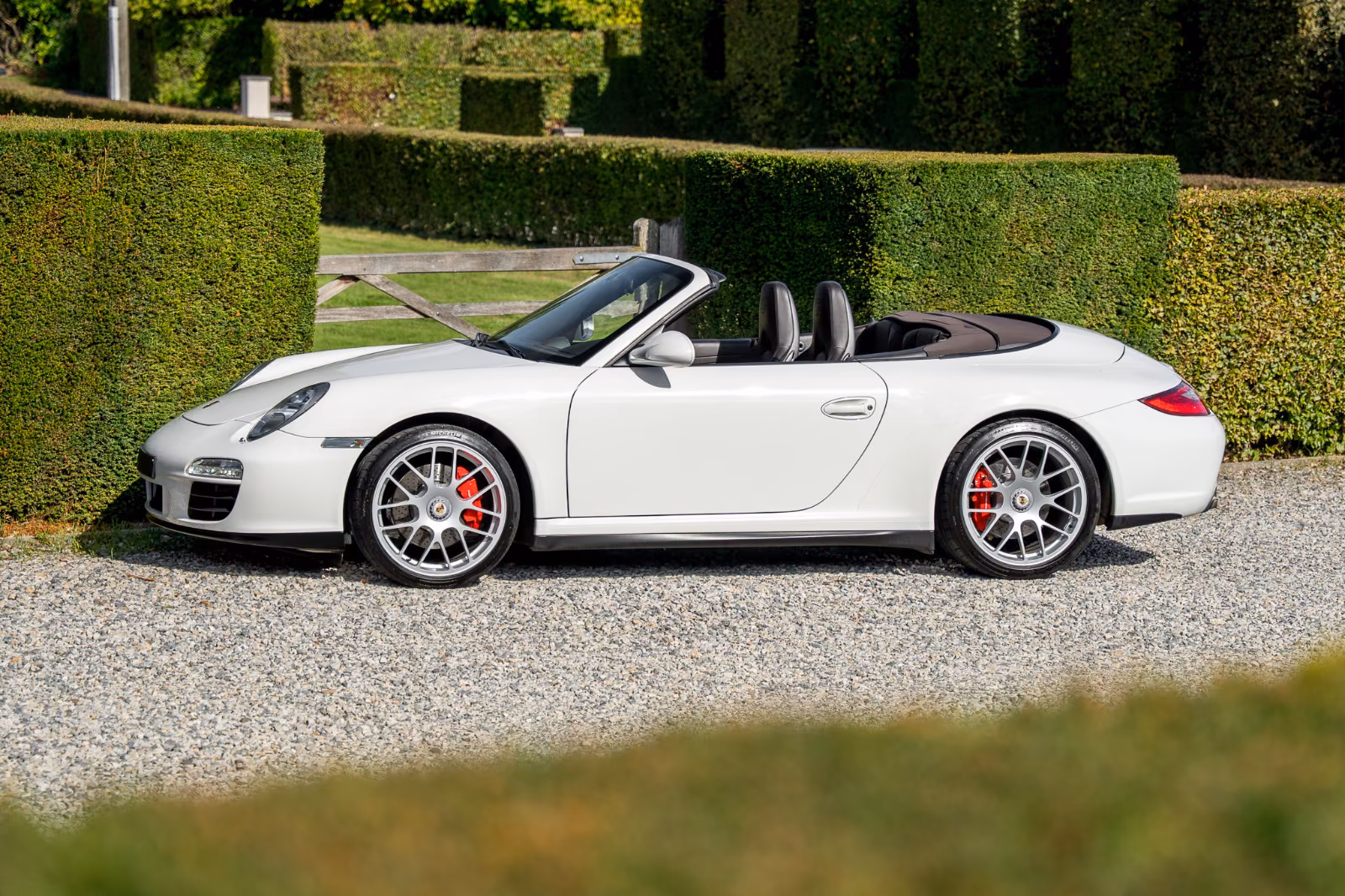 Porsche Gebrauchtwagenangebot PORSCHE 997.2 CARRERA 4 CABRIOLET IN CARRERAWEISS