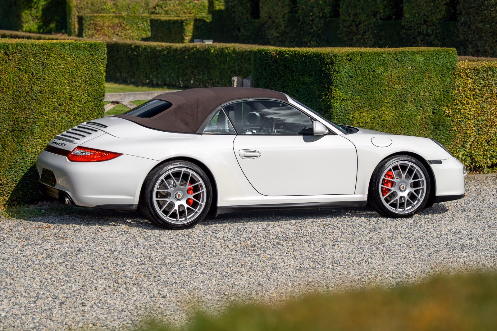 Porsche Gebrauchtwagenangebot PORSCHE 997.2 CARRERA 4 CABRIOLET IN CARRERAWEISS