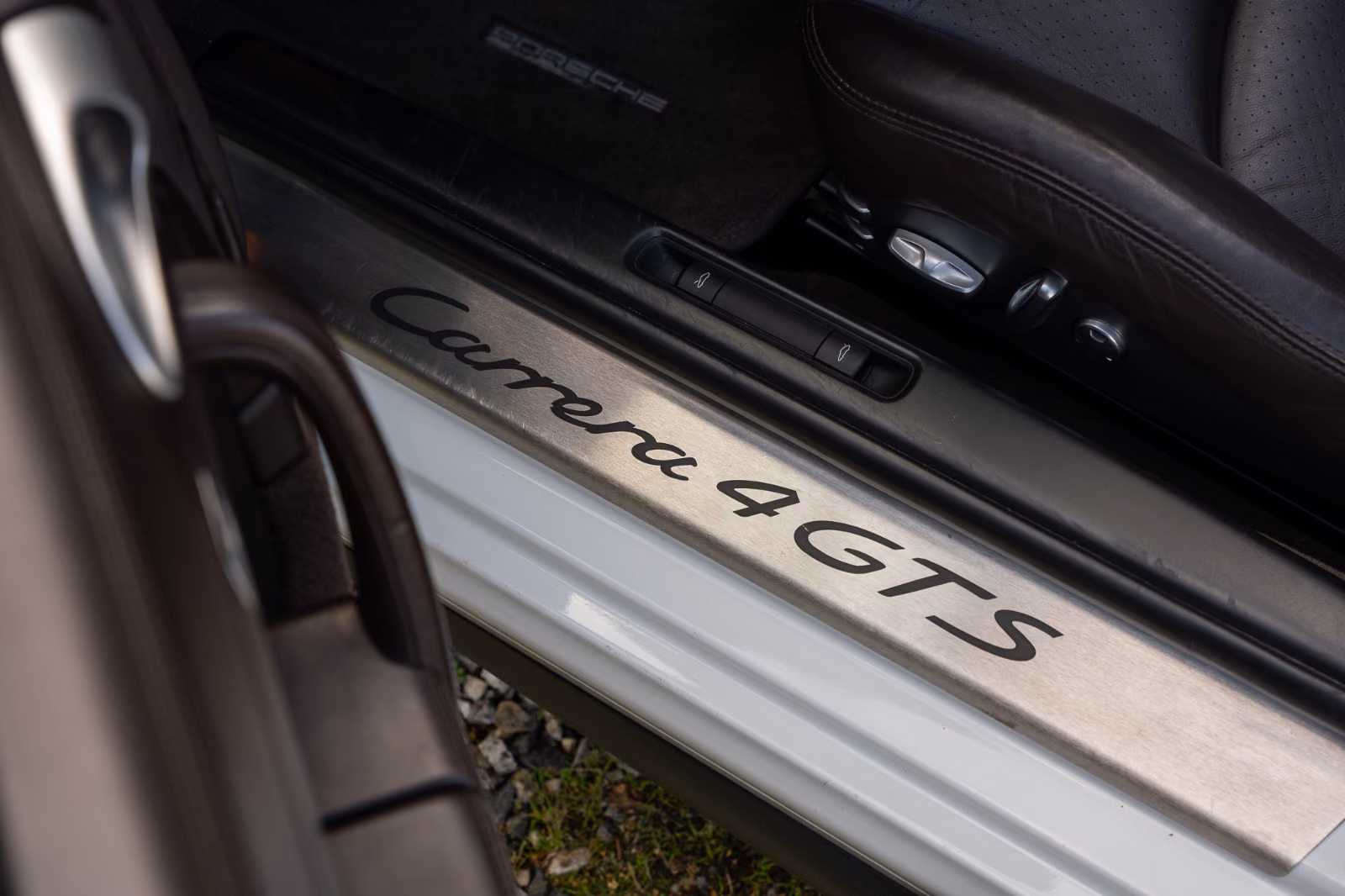 Porsche Gebrauchtwagenangebot PORSCHE 997.2 CARRERA 4 CABRIOLET IN CARRERAWEISS