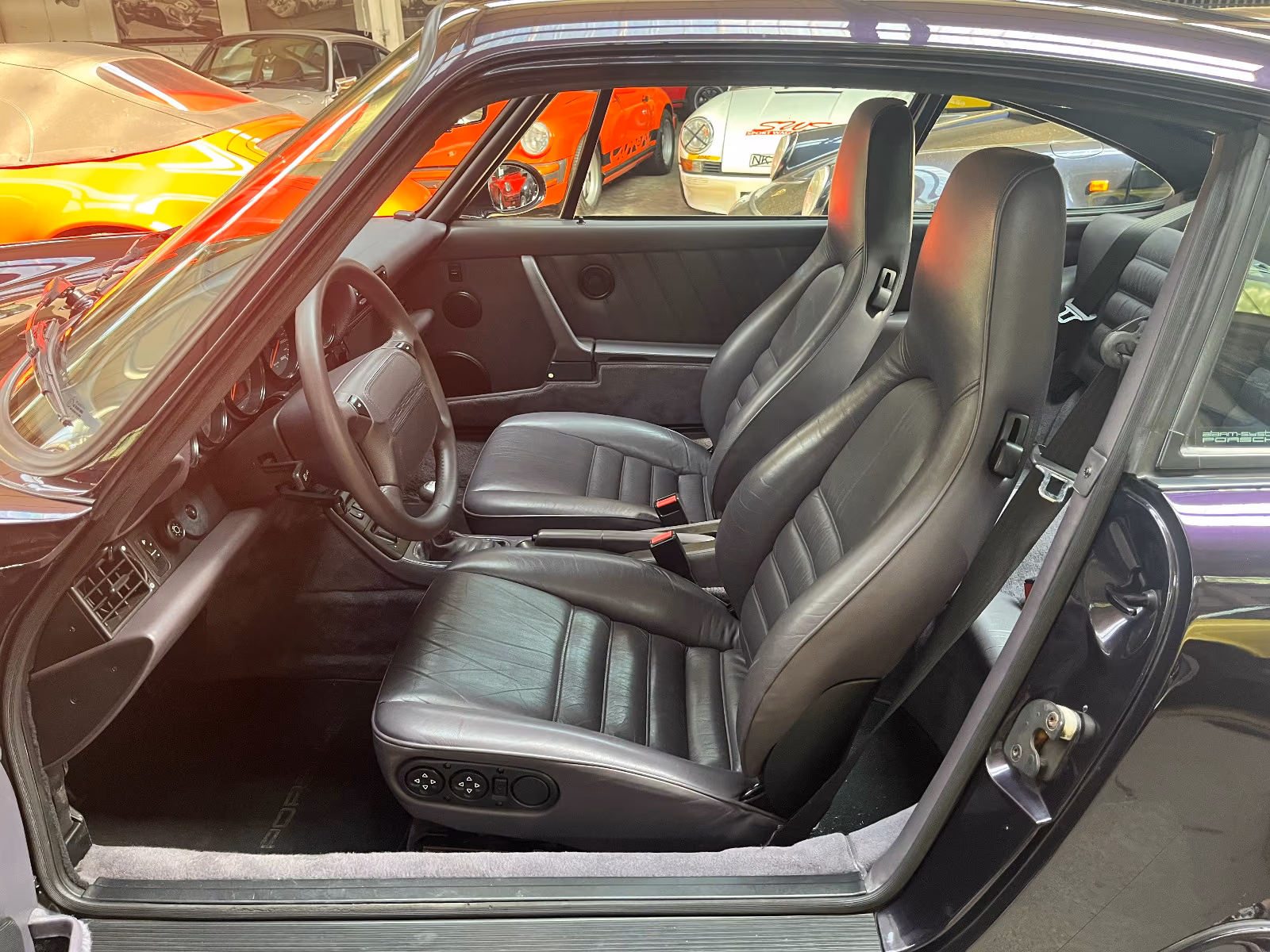 Porsche Gebrauchtwagenangebot PORSCHE 964 CARRERA 4 JUBI WERKSTURBOLOOK