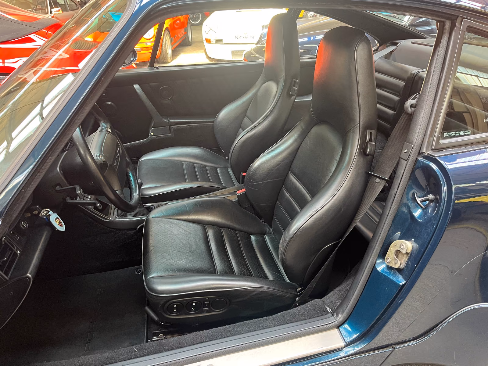 Porsche Gebrauchtwagenangebot PORSCHE 964 TURBO 3.3L COUPE IN AMAZONASGRÜN