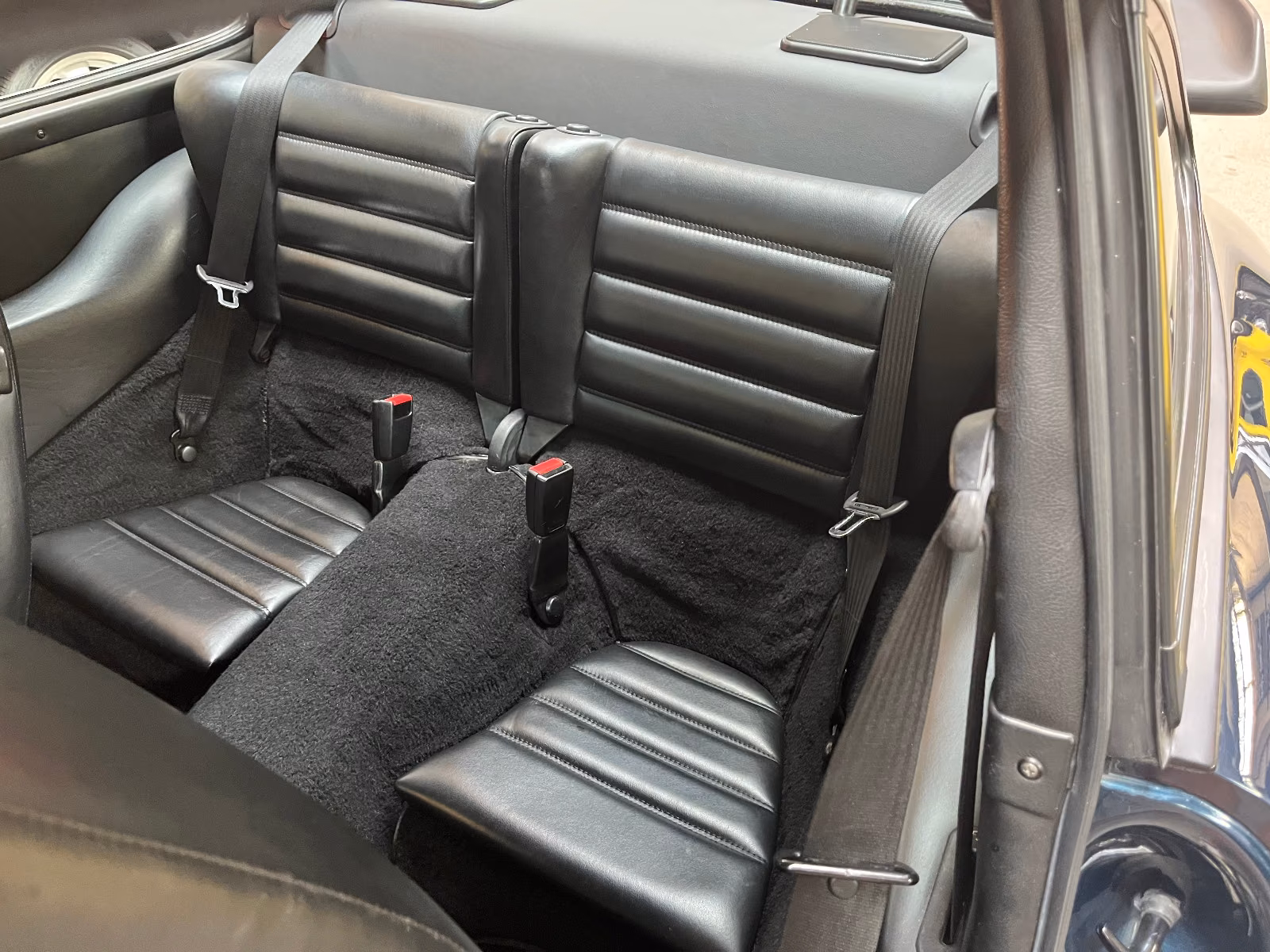 Porsche Gebrauchtwagenangebot PORSCHE 964 TURBO 3.3L COUPE IN AMAZONASGRÜN