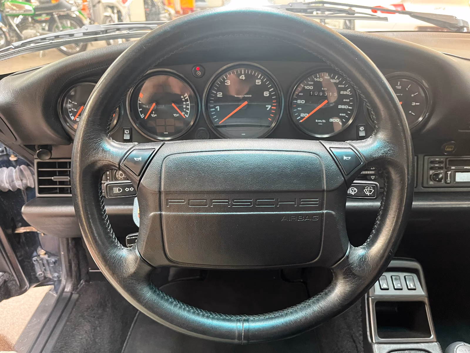 Porsche Gebrauchtwagenangebot PORSCHE 964 TURBO 3.3L COUPE IN AMAZONASGRÜN