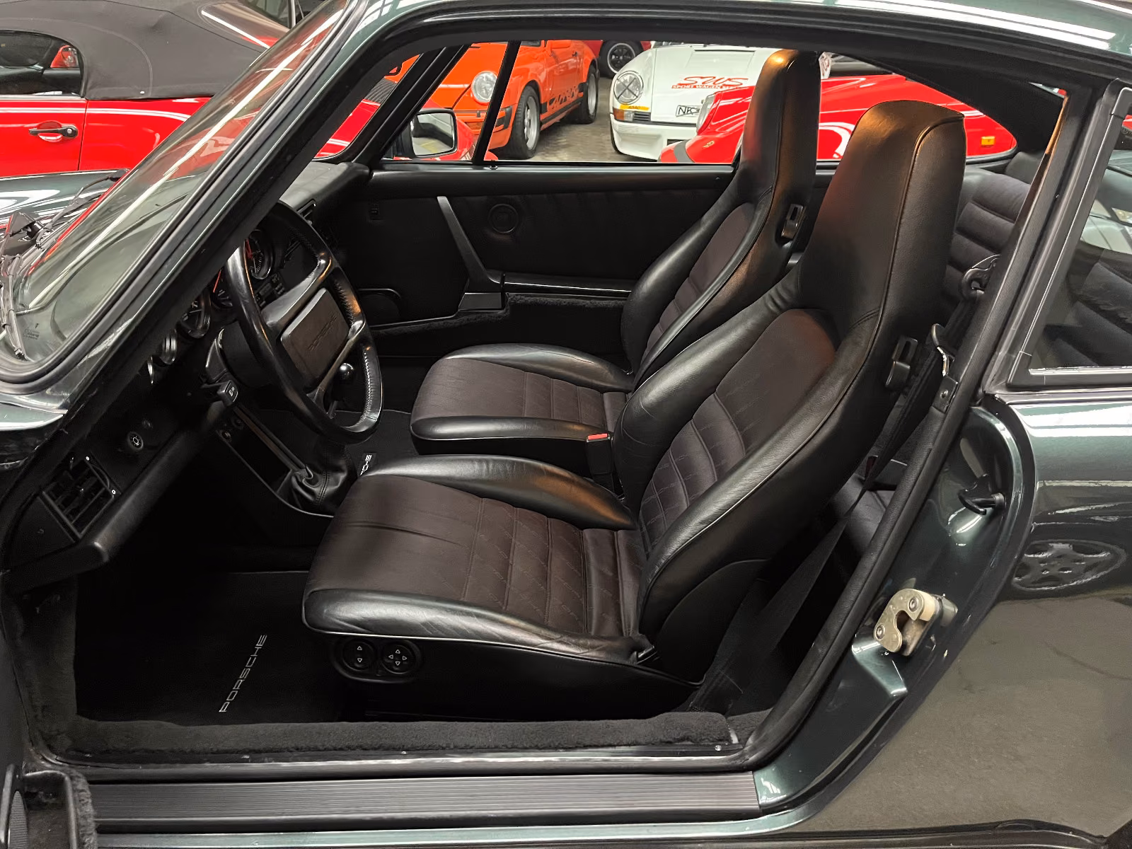 Porsche Gebrauchtwagenangebot PORSCHE 911 (URMODELL) 3.2L CARRERA COUPE IN MOOSGRÜN