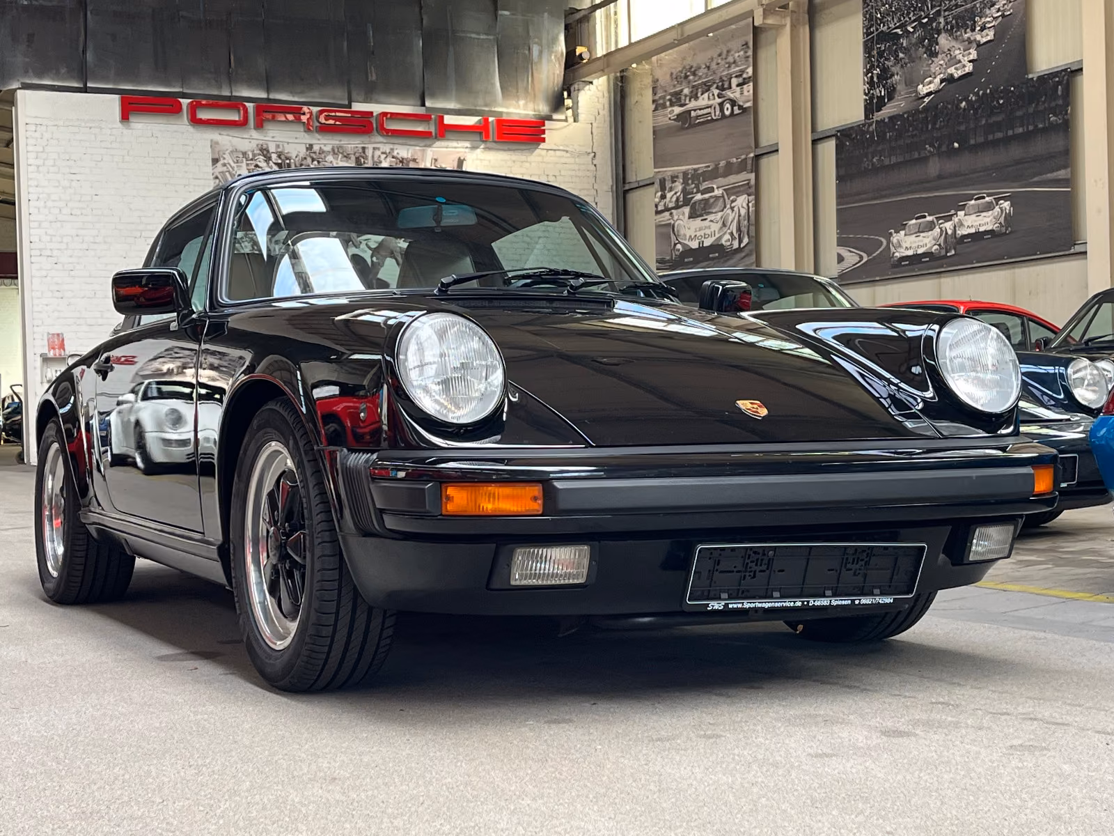 PORSCHE 911 TARGA IN SCHWARZ