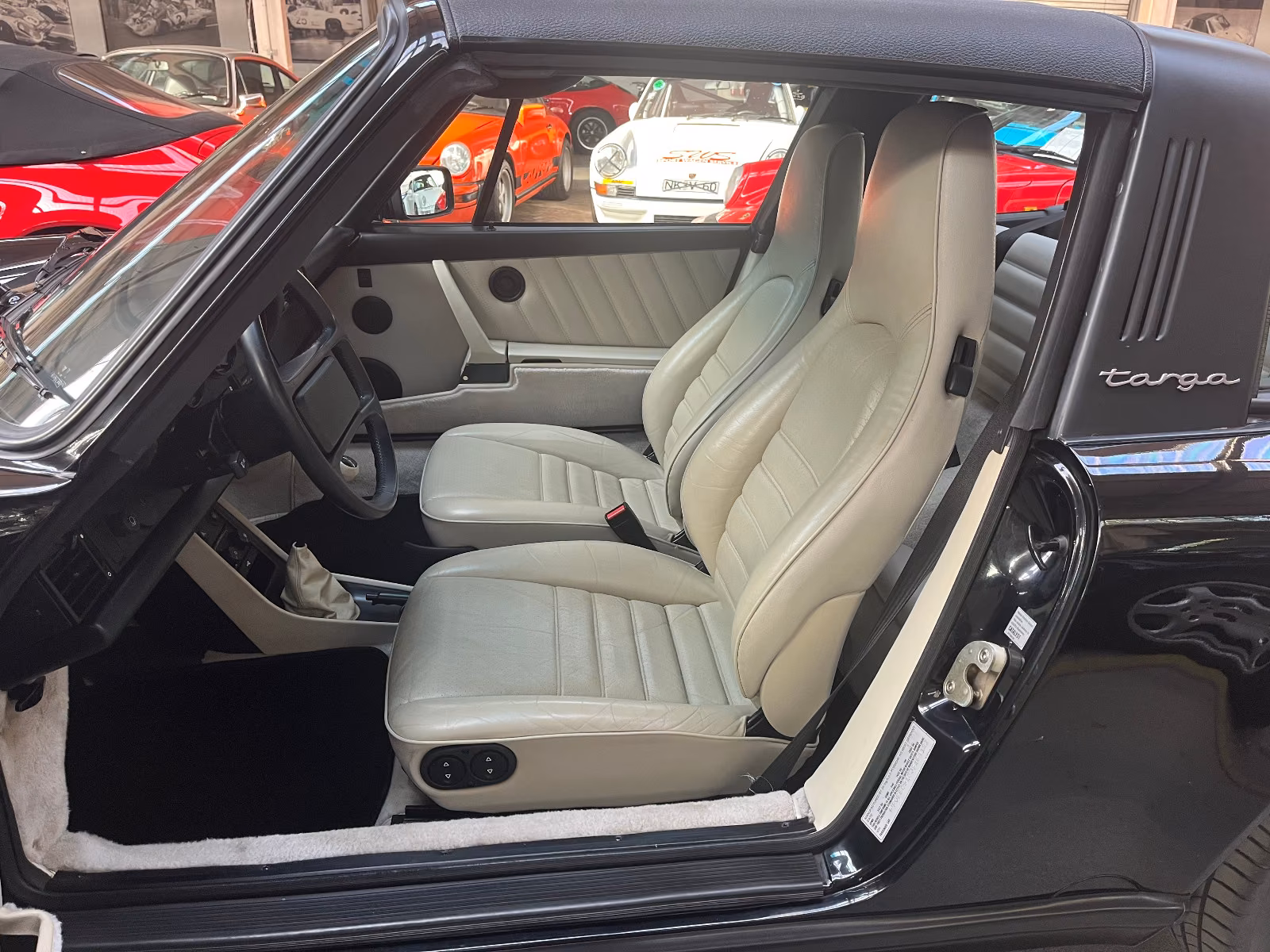 Porsche Gebrauchtwagenangebot PORSCHE 911 TARGA IN SCHWARZ